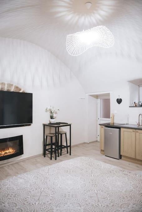 Appartement 2 Pieces Jacuzzi Бриуд Екстериор снимка
